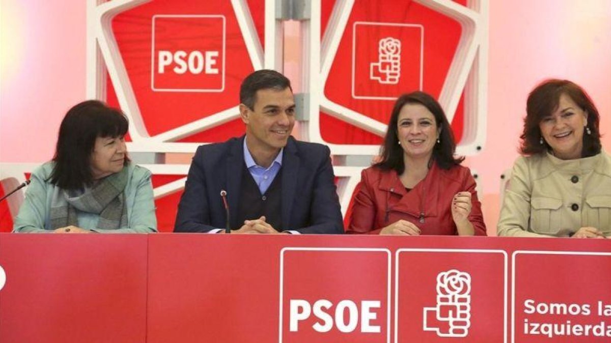 Cristina Narbona, Pedro Sánchez, Adriana Lastra y Carmen Calvo, este lunes durante la Ejecutiva del PSOE.