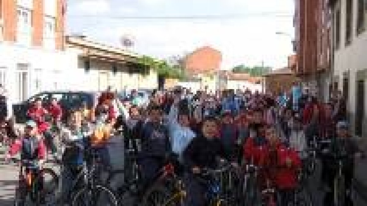 Participantes en el Día de la Bicicleta Paramesa, que se celebró ayer