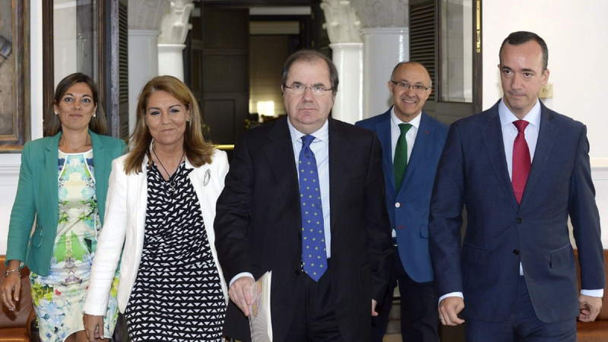 Herrera, con la consejera de Familia y los secretarios de Estado de Igualdad y de Seguridad, ayer.