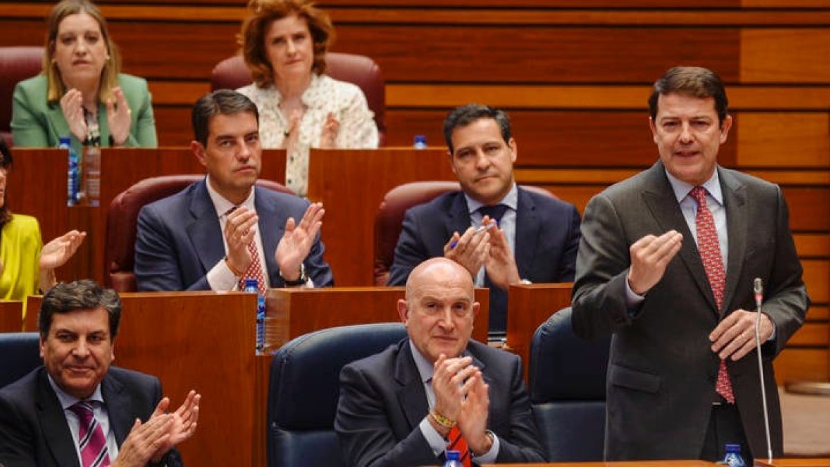 El presidente de la Junta de Castilla y León, Alfonso Fernández Mañueco, interviene en la sesión plenaria. NACHO GALLEGO