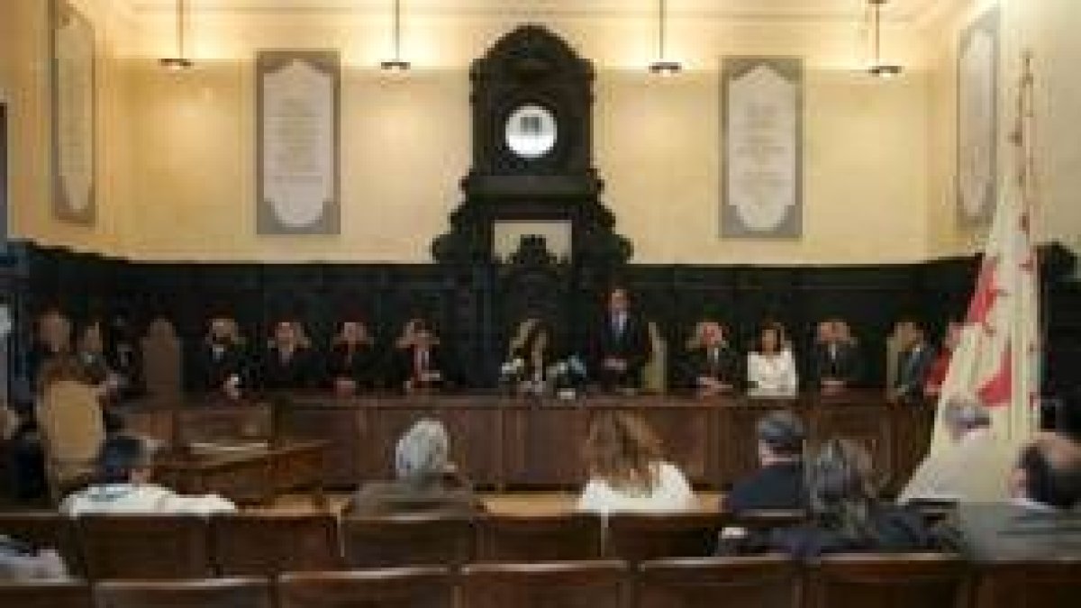 La visita de la ministra de Vivienda provocó algunas críticas del PP y de la UPL municipales