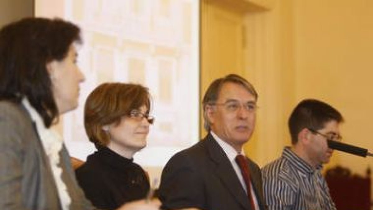 Francisco Álvarez con el equipo de la subdelegación.