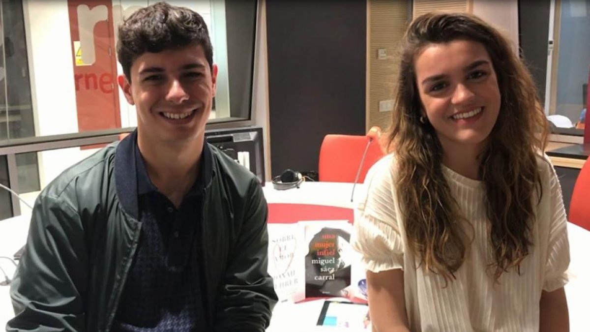 Alfred y Amaia dan explicaciones.