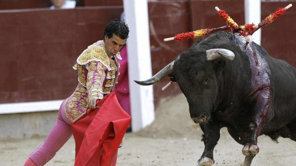 Morenito de Aranda con su primer toro.
