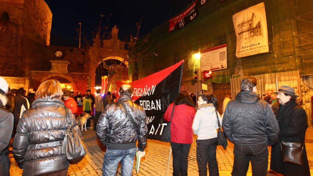 La manifestación partió de la Casona de Puerta Castillo y llegó hasta Botines.