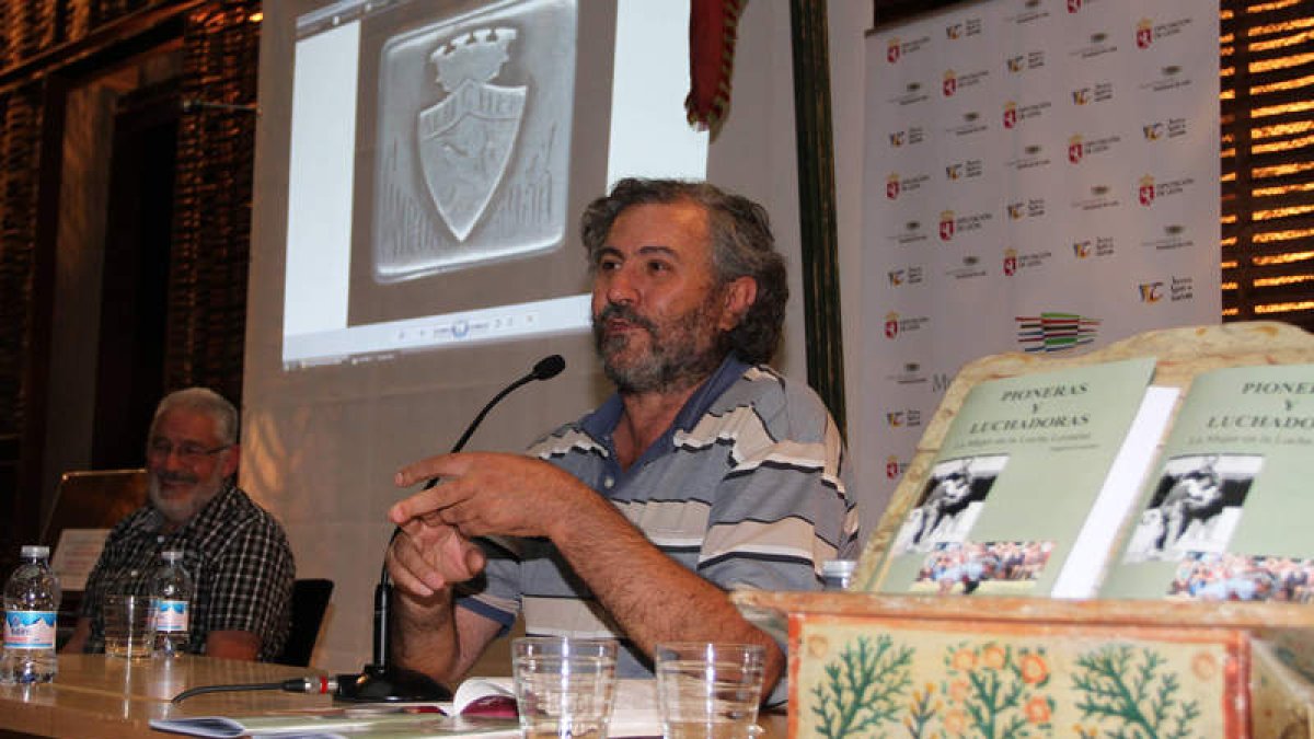 F. Fernández presentaba estudio histórico, pieza mítica y propuesta de futuro.