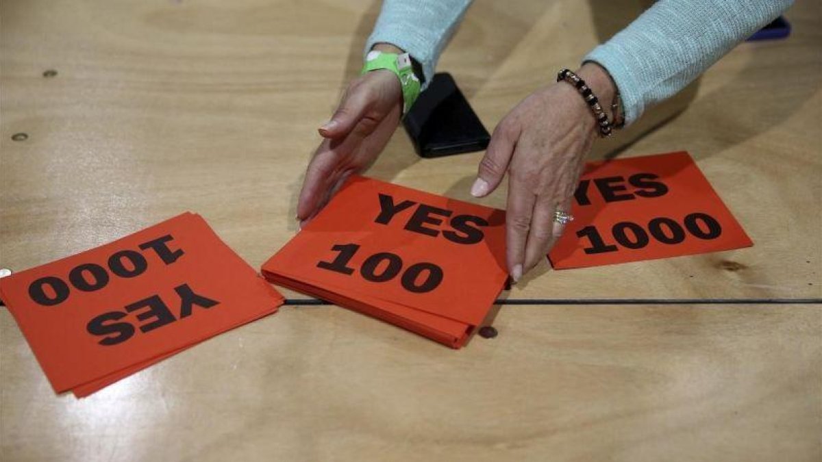 Papeletas del sí en un colegio electoral de Dublín.