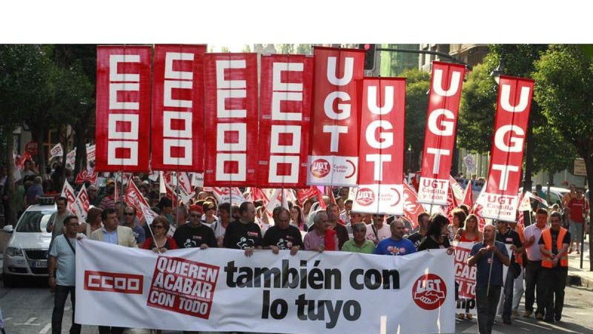 La manifestación comenzó en la sede de Comisiones Obreras y finalizó en la plaza de San Marcelo.