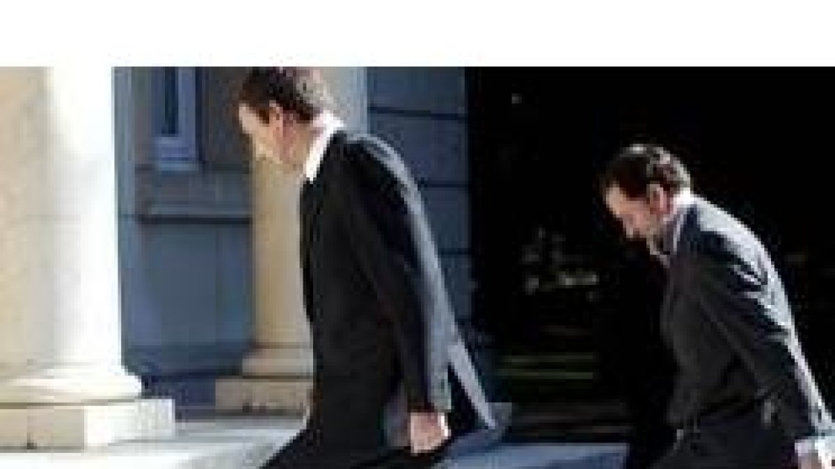 Zapatero y Rajoy entran en La Moncloa en su última reunión tras el atentado