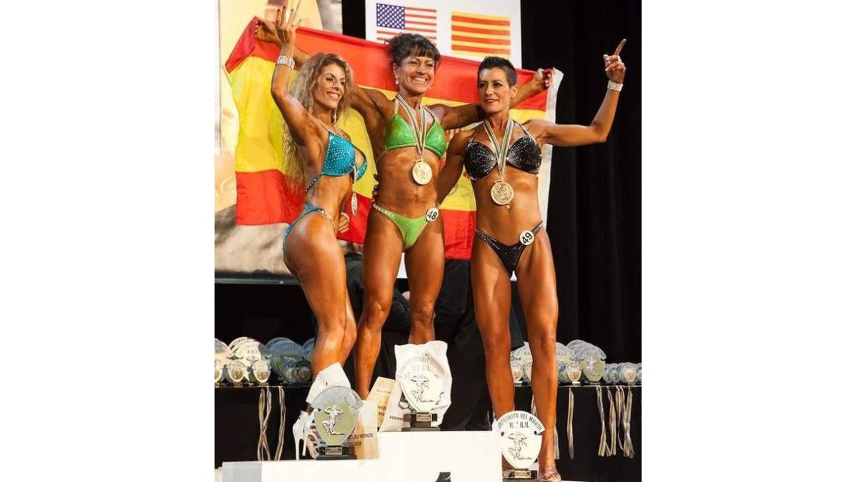 Reyes Rodríguez y Juan Manuel García, en lo alto del podio del Mundial de Culturismo Natural. DL