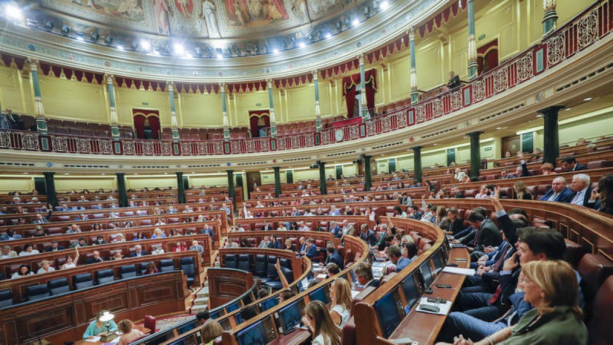 El pleno de Congreso de los Diputados, ayer. JAVIER LIZÓN