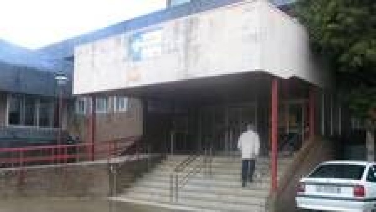El centro de salud se ha quedado pequeño y obsoleto