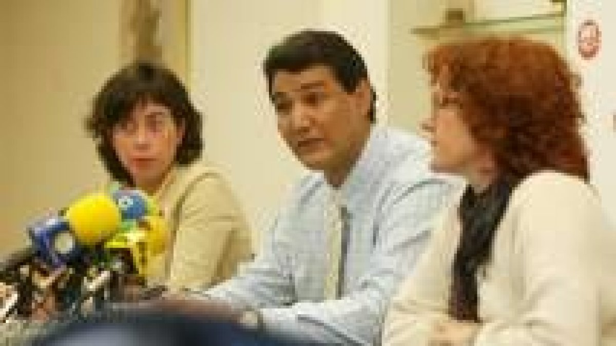 Un momento de la rueda de prensa de Yahya Mohamed