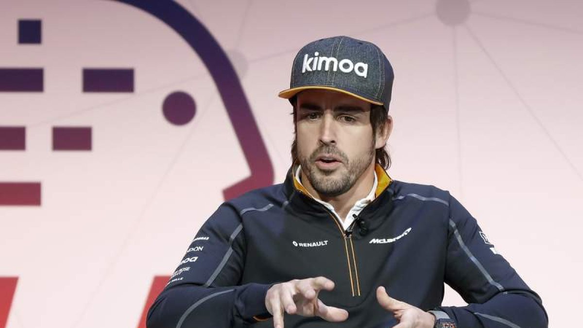 Alonso está «deseando» ponerse al volante del MCL33. ANDREU DALMAU