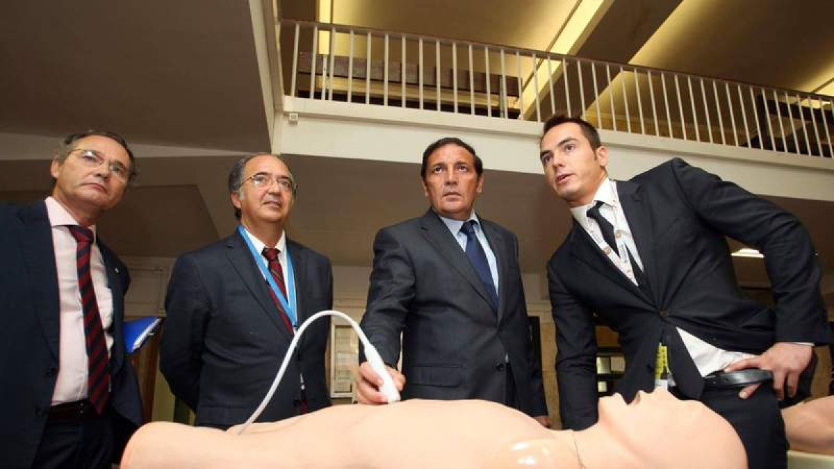 El consejero de Sanidad, ayer, en el Congreso de la Sociedad Española de Educación Médica.