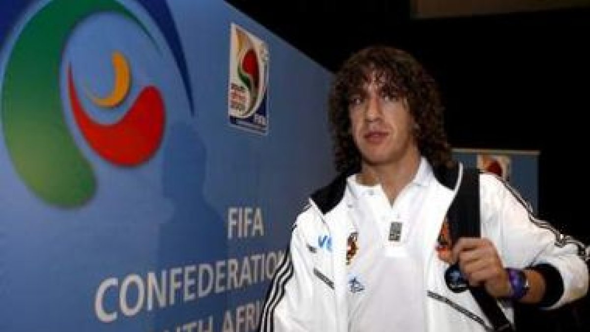Carles Puyol a su llegada al aeropuerto internacional OR Tambo de Johannesburgo.