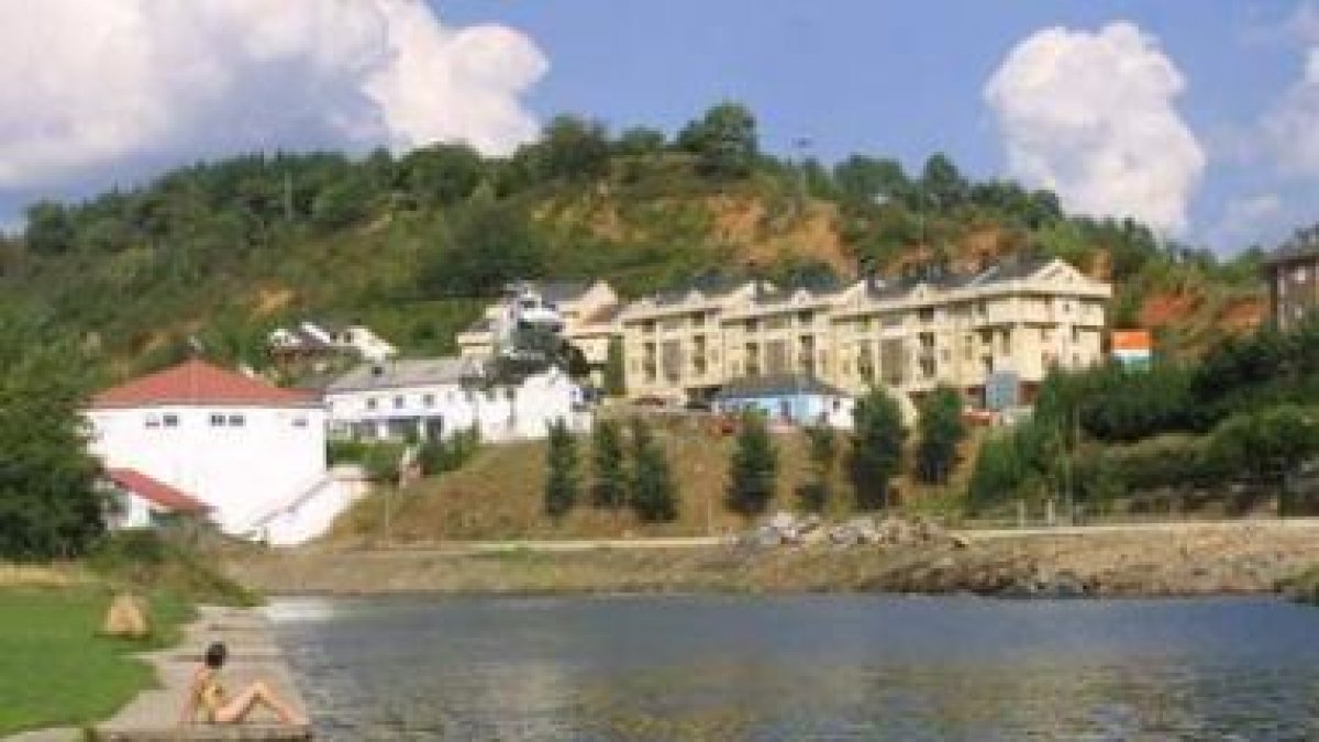 La playa fluvial de Vega de Espinareda será el punto de encuentro de las fiestas estivales.