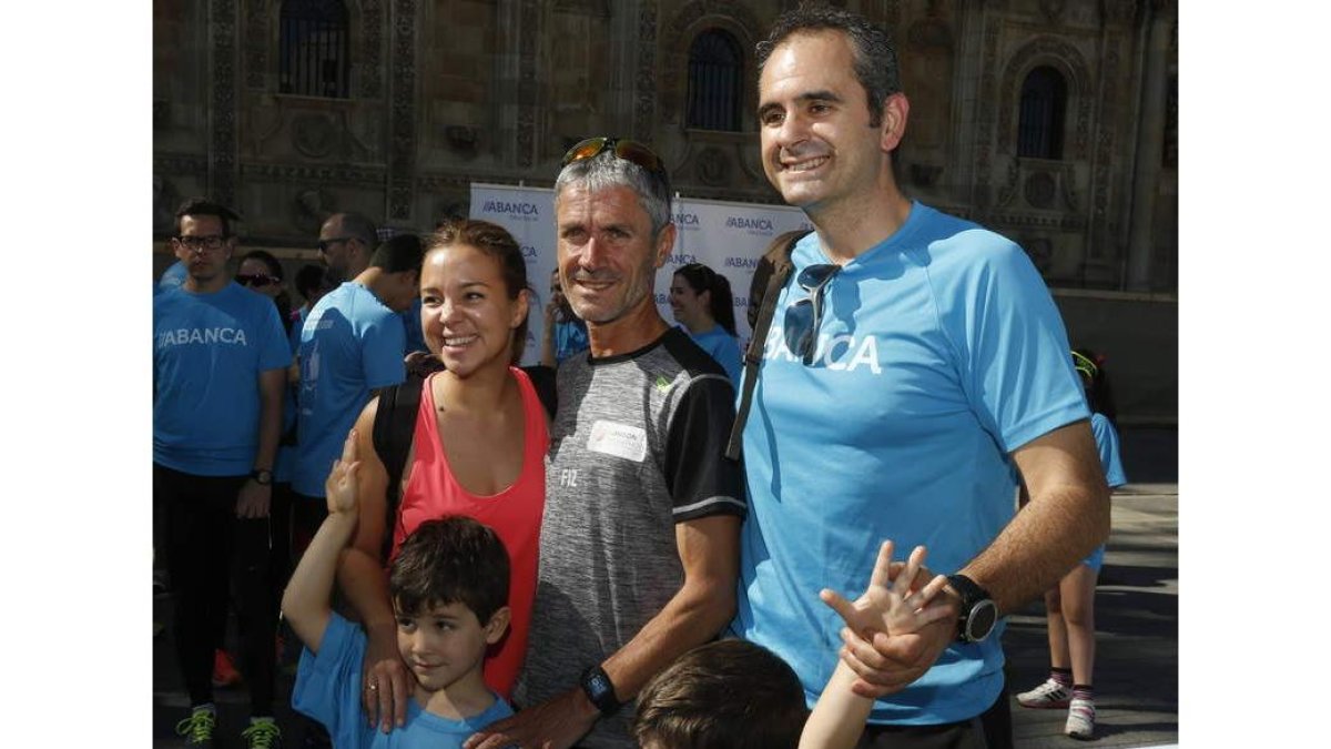 El excampeón del mundo y de Europa de maratón Martín Fiz puso ayer fin al foro. MARCIANO PÉREZ