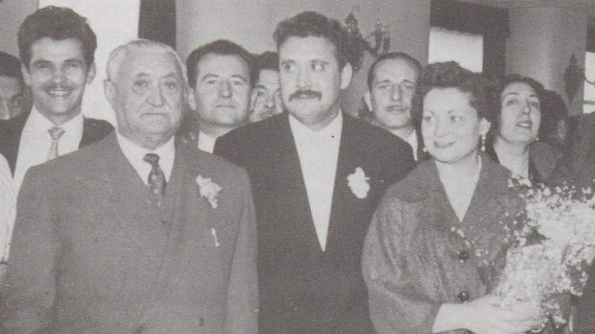 Tomás Salvador con sus padres grajaleños