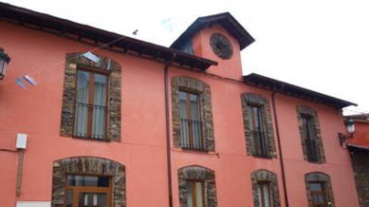 Casa donde vivió Ángel González en Páramo del Sil, hoy Centro Rural de Innovación Educativa.