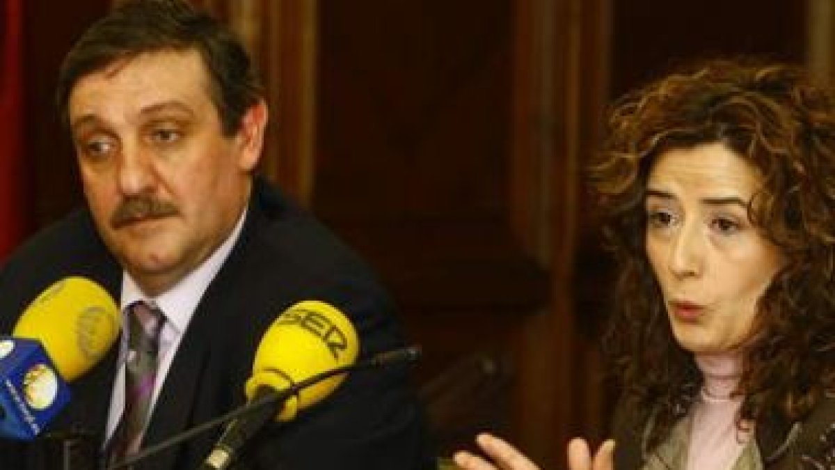 Juan Arias y Rodríguez Picallo, el pasado mes de febrero, cuando firmaron la paz en el Ayuntamiento