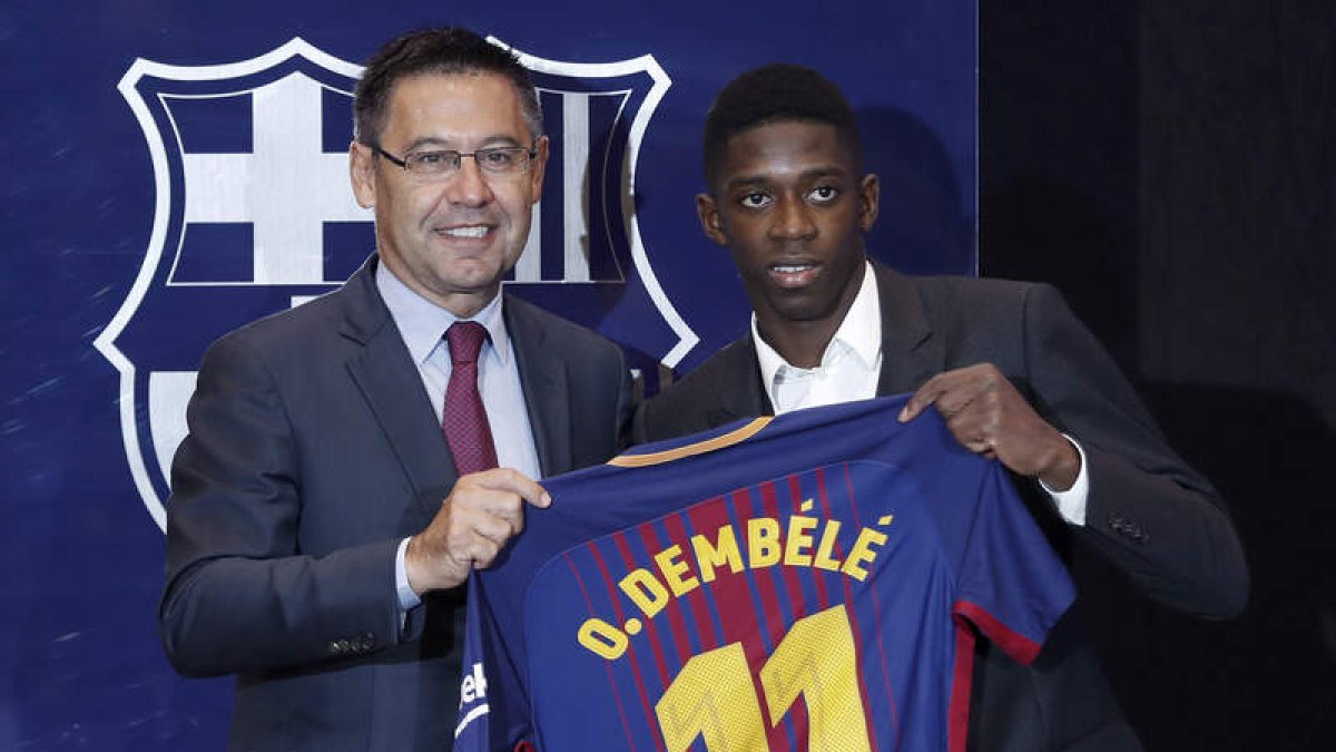 Dembélé en su presentación como nuevo jugador del Barça. DALMAU