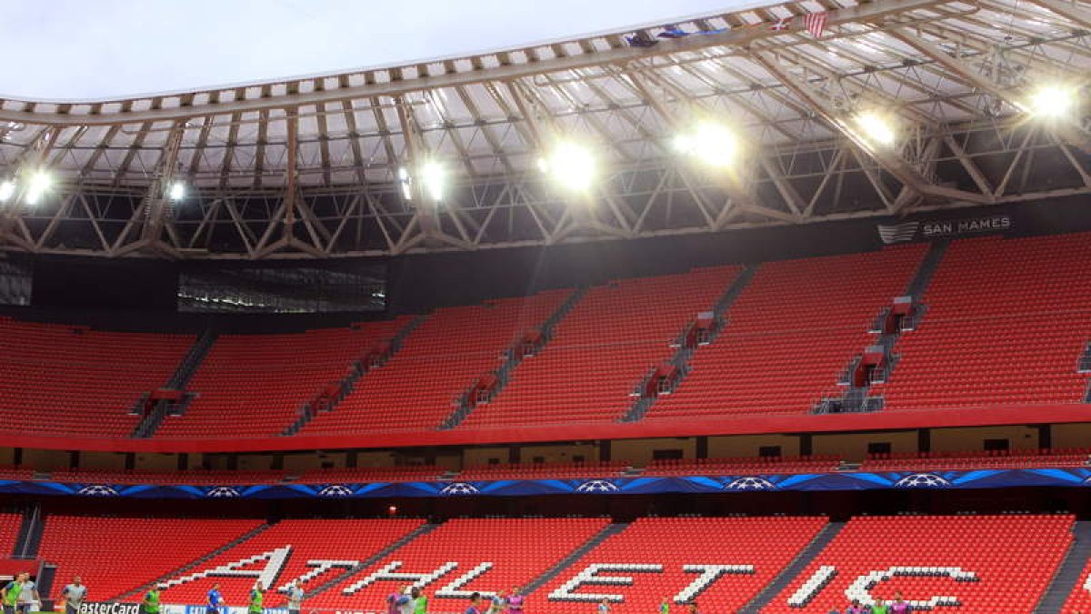 El Nuevo San Mamés en todo su explendor decidirá si el Athletic pasa a la fase de grupos