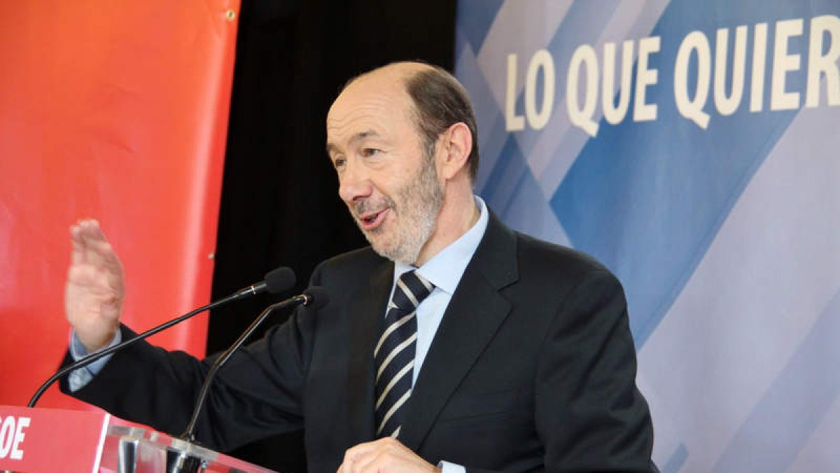 Rubalcaba, durante su intervención en el mitin celebrado ayer en Menorca.