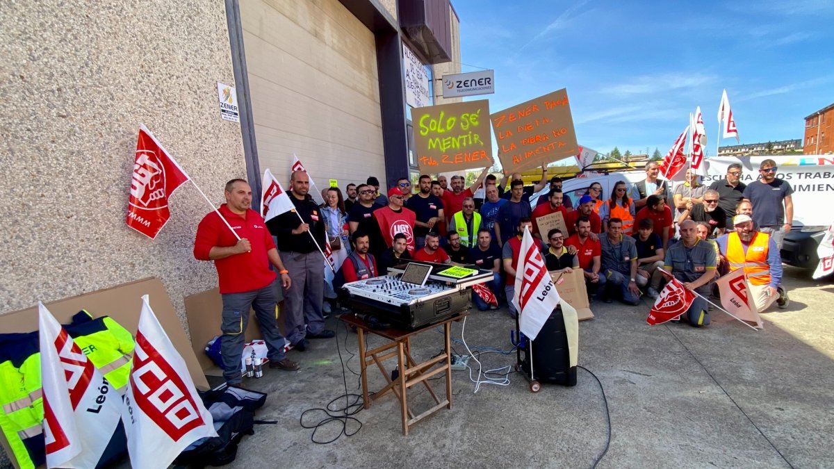 Trabajadores de Zener, durante la movilización de hoy. MAZ