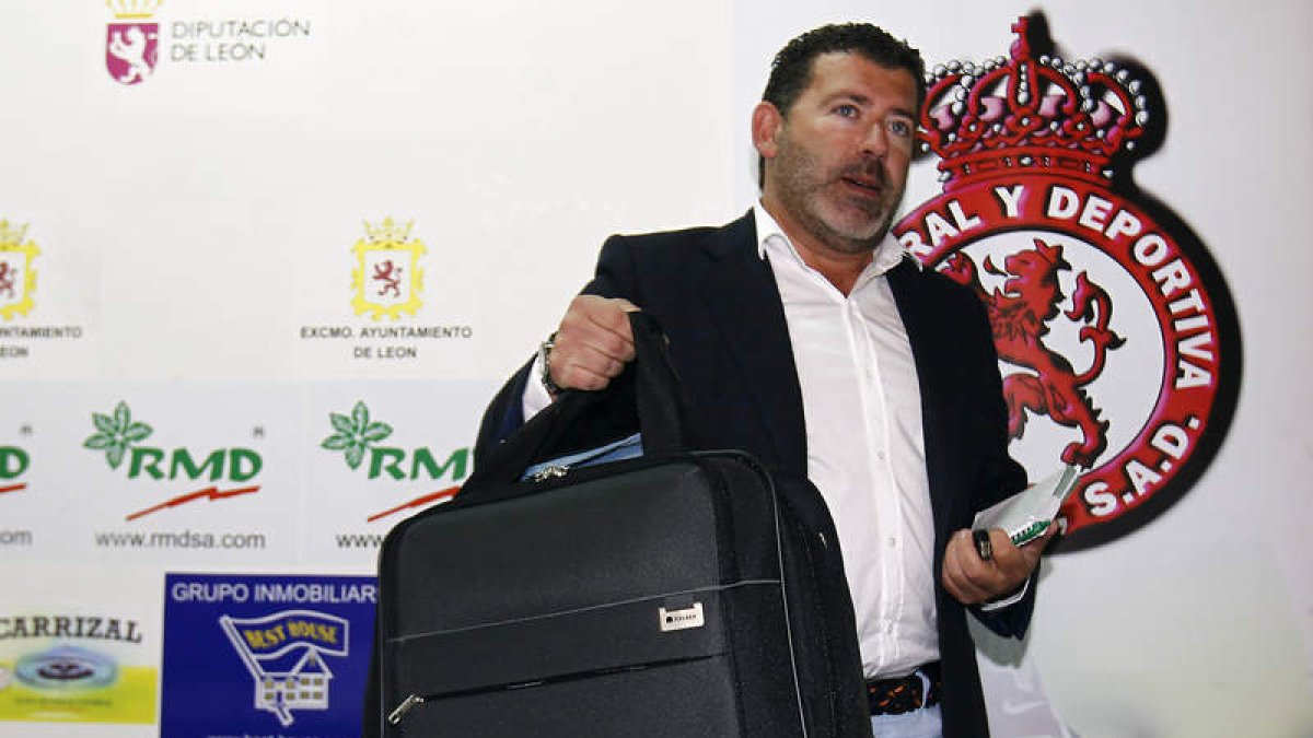 Javier Baena, en su etapa al frente de la Cultural.