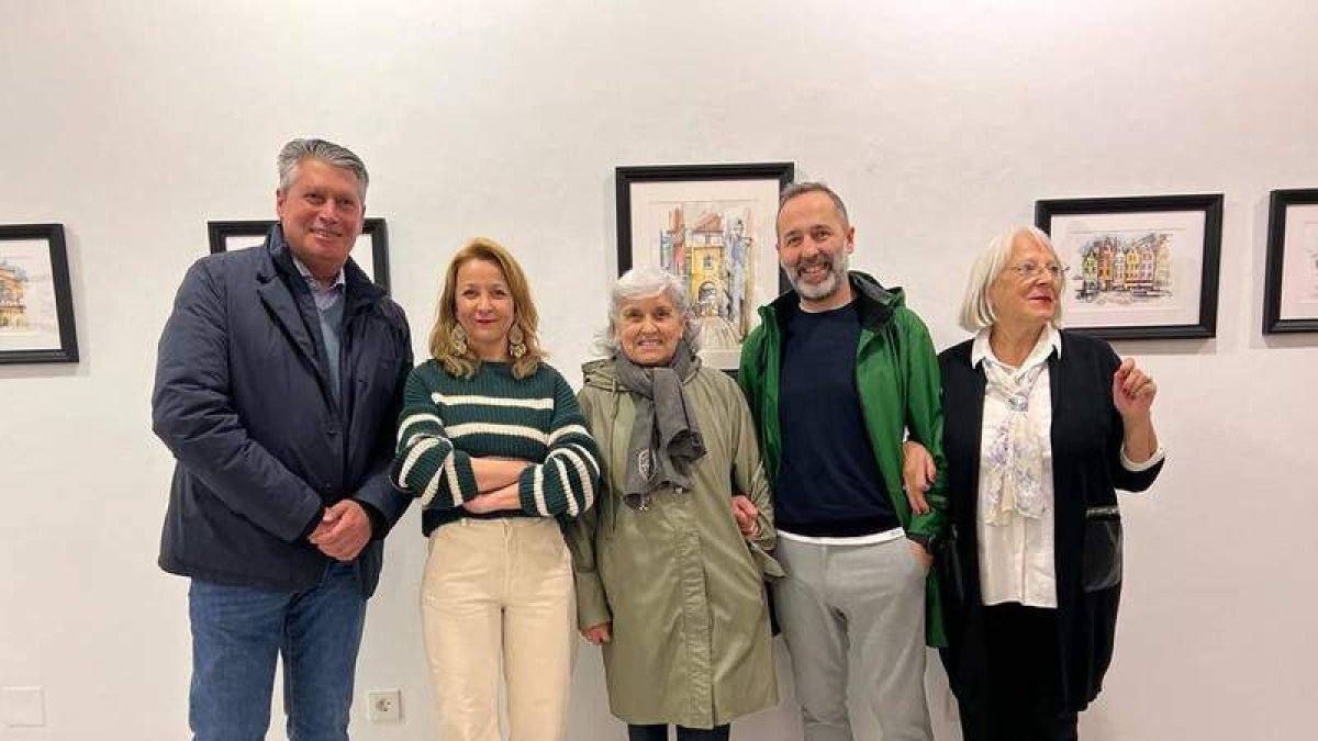Luis Miguel Copete, Marga Carnero, Beatriz Callego, Gerardo Santos y Asunción Robles, en la inauguración. DL