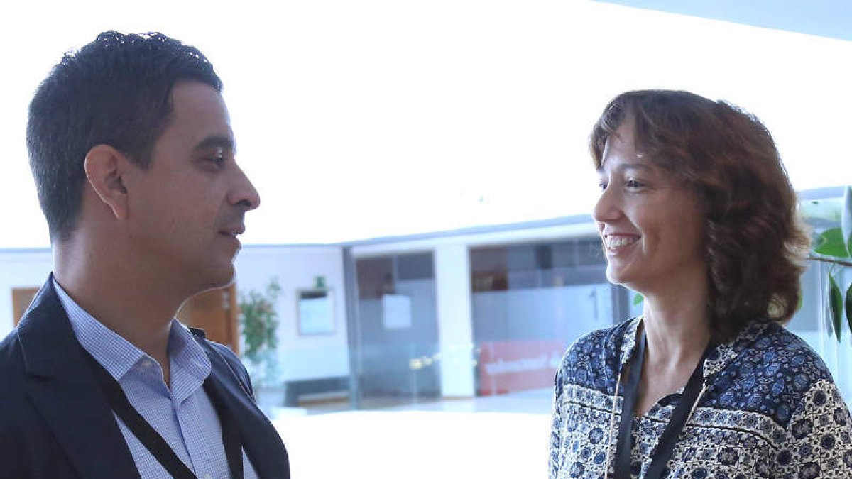 El director general de Shale Gas, David Alameda, y la directora de Comunicación de BNK.
