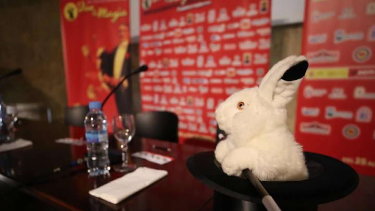 Presentación del Festival de Magia, ayer en león.