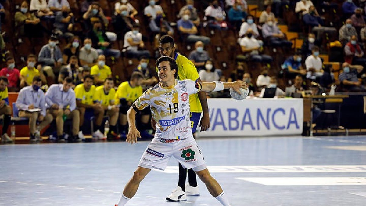 Un partido del Ademar, en una foto de archivo. FERNANDO OTERO
