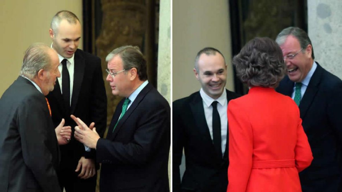 Silván conversa con el rey emérito e Iniesta (i) y con la reina Sofía. RAQUEL P. VIECO