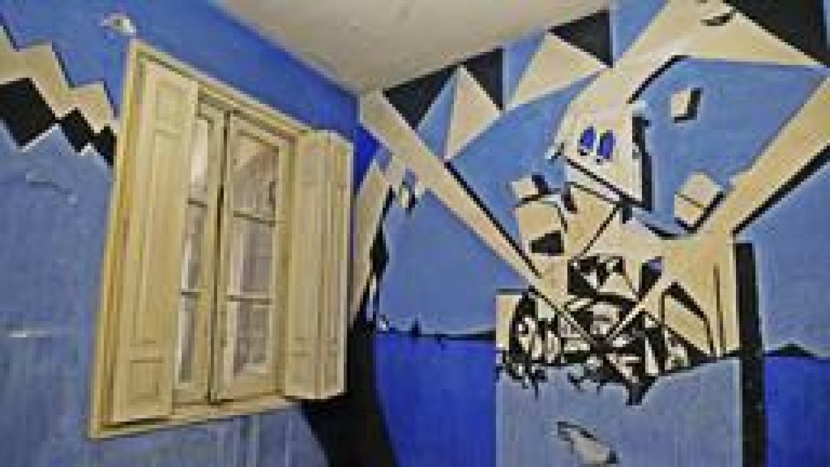 Uno de los murales de Vela Zanetti que aparecen en el caserón semiderruido
