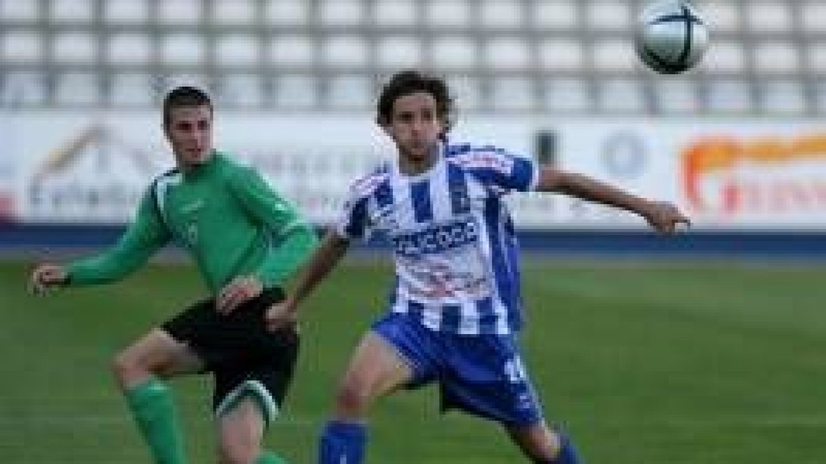 Toñín reapareció ayer tras su lesión y no fue de los peores ante el Racing