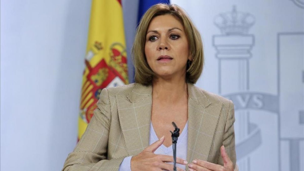 La ministra de defensa, María Dolores de Cospedal, confirma que son dos los militares expedientados por el vídeo del tanque.