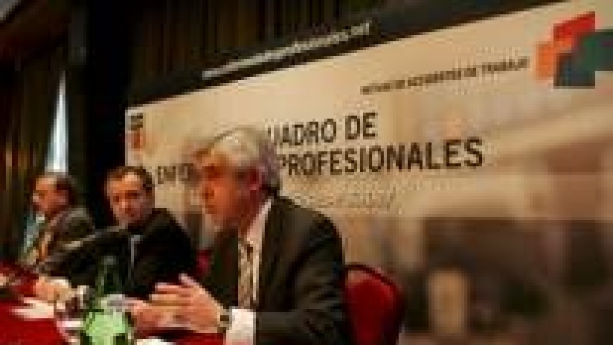 Los responsables de Trabajo y Amat informaron a los empresarios