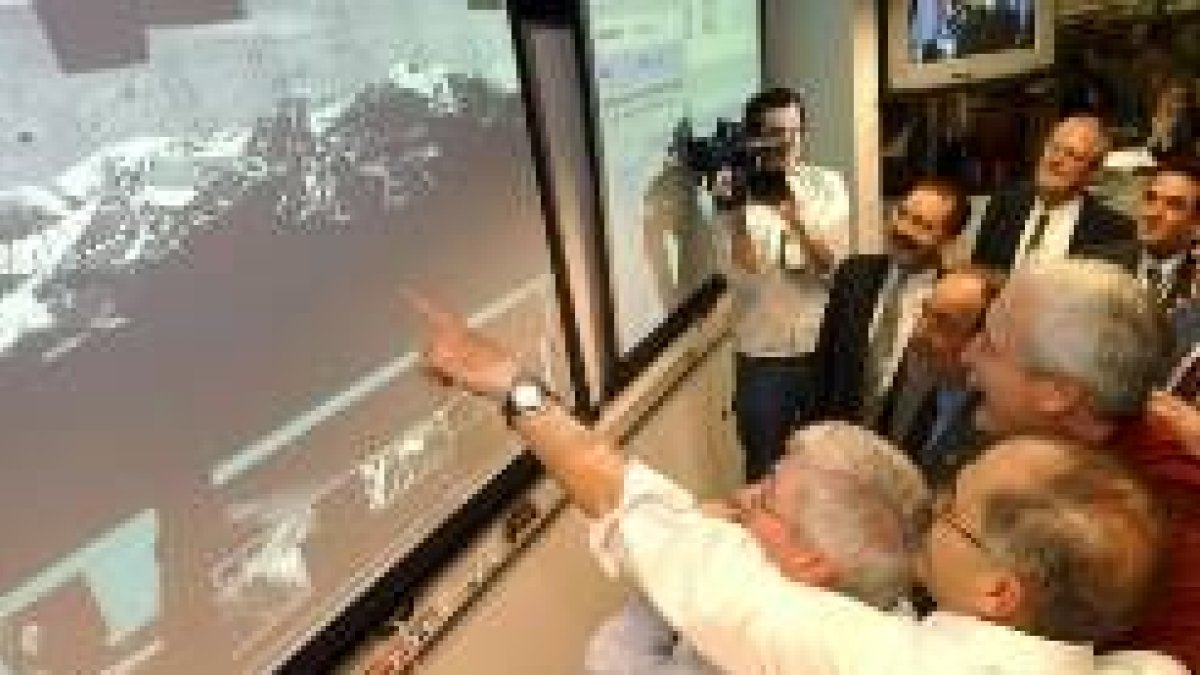 La Nasa observa las primeras imágenes de Marte en Pasadena
