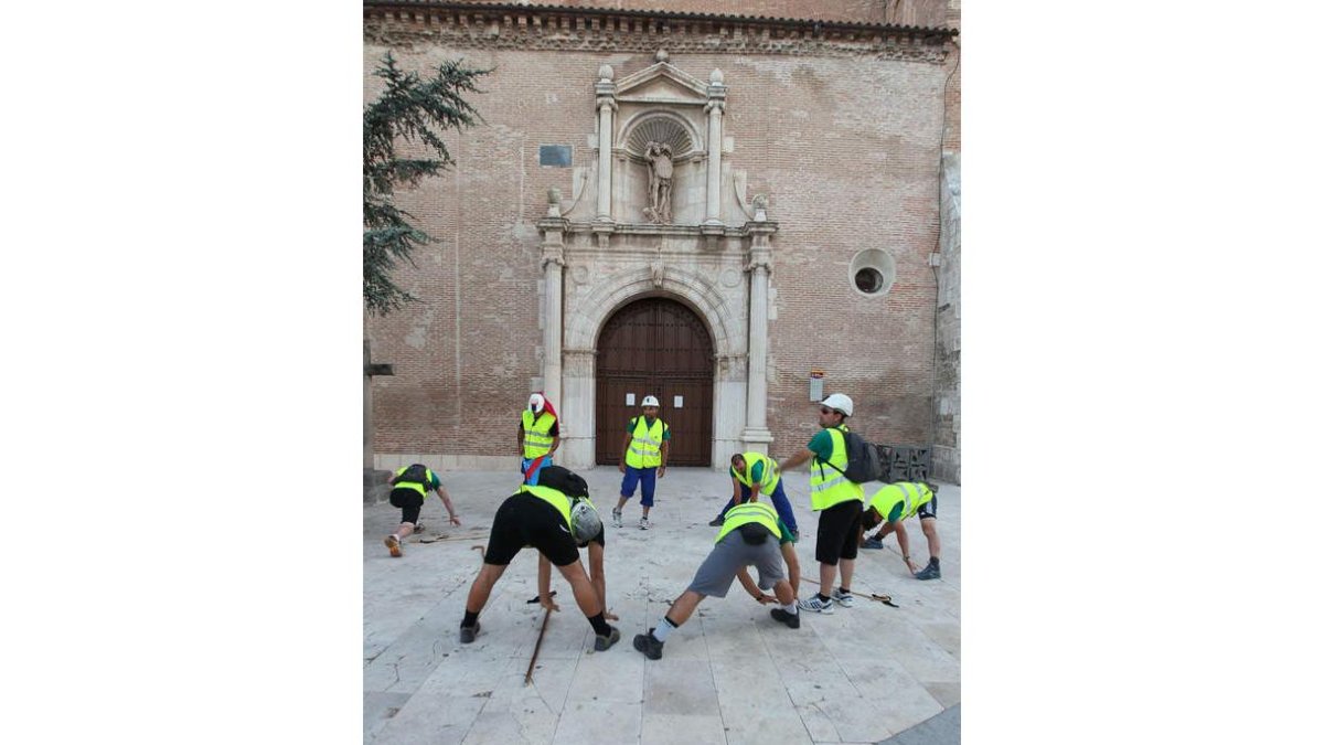 Sesión de estiramientos antes de salir de Medina del Campo