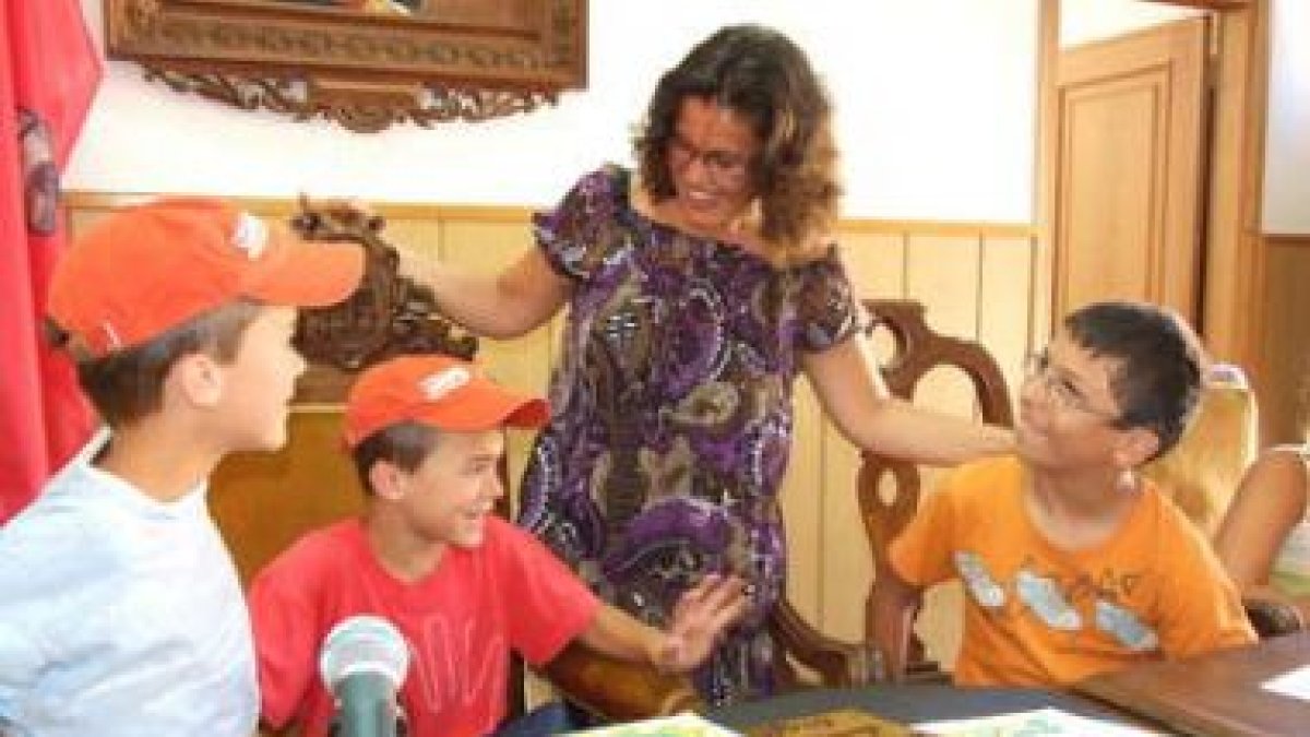 Los niños muy interesados en preguntar por todo lo que veían.