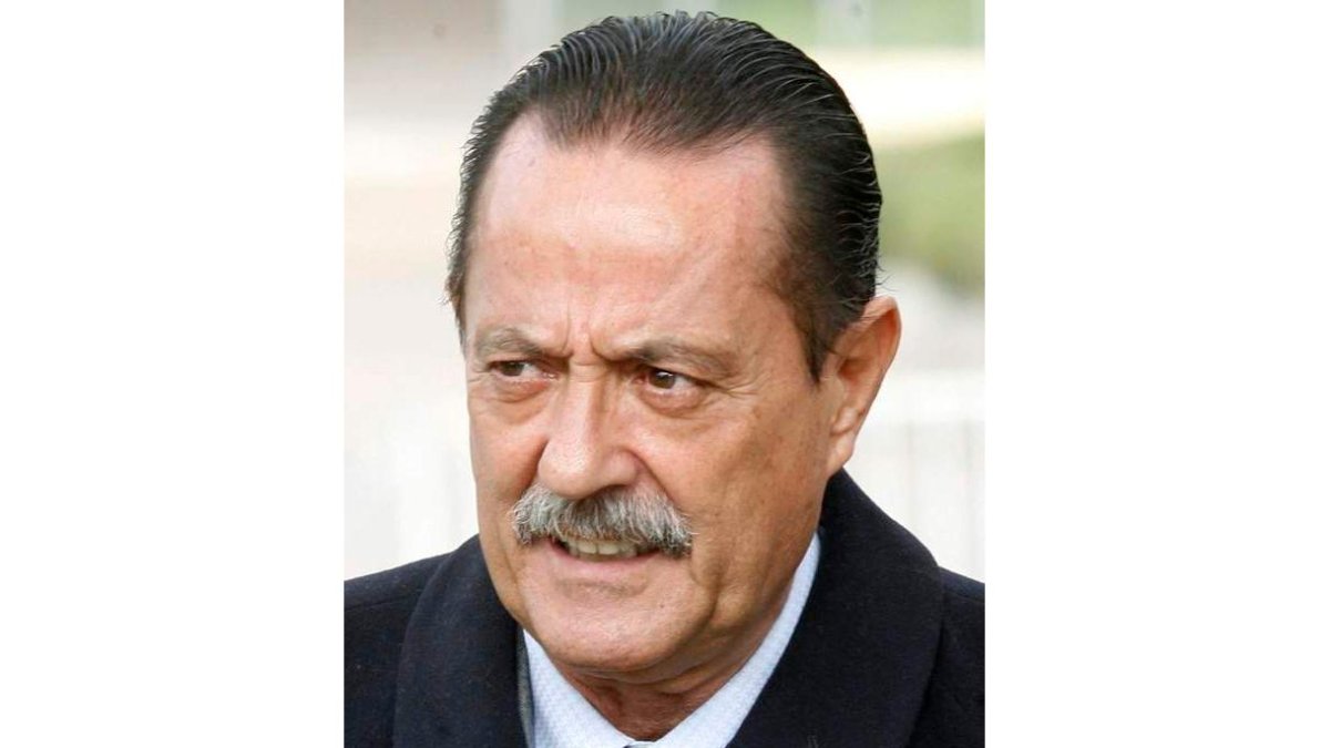 Julián Muñoz.