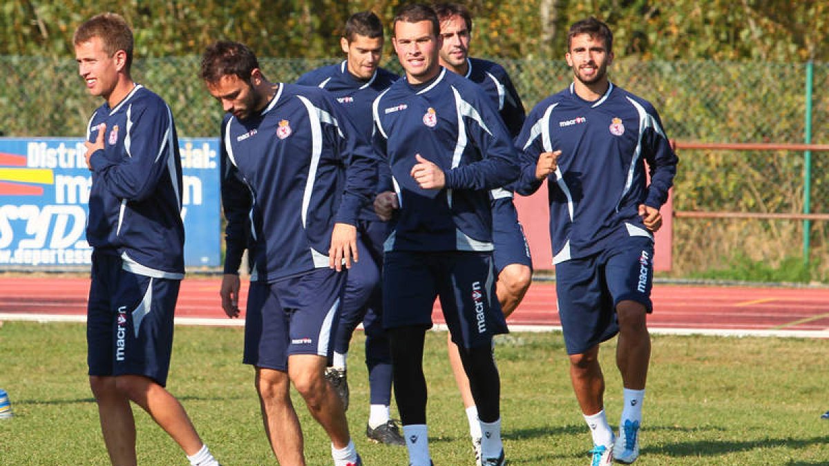 La plantilla mantiene sus entrenamientos para llegar a punto al último partido antes del parón.