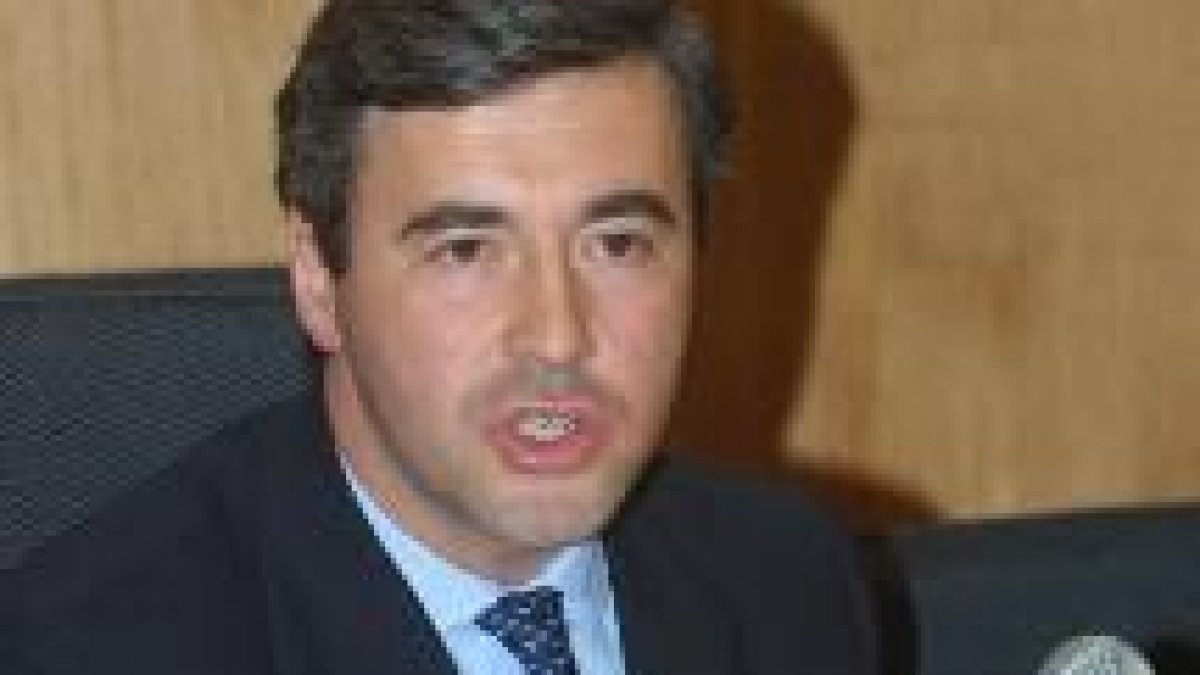 El ministro del Interior, Ángel Acebes en una intervención pública durante una visita a León