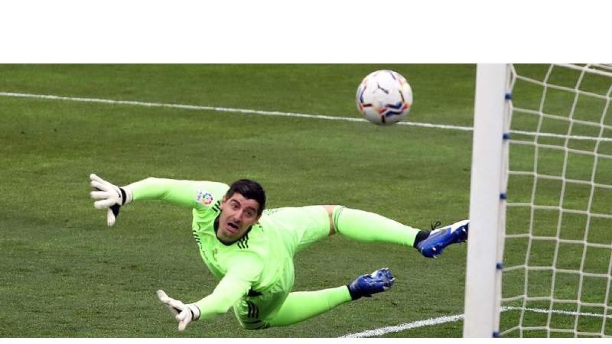 El portero belga del Real Madrid, Thibaut Courtois, es una de las claves del partido de hoy. JAVIER CEBOLLADA