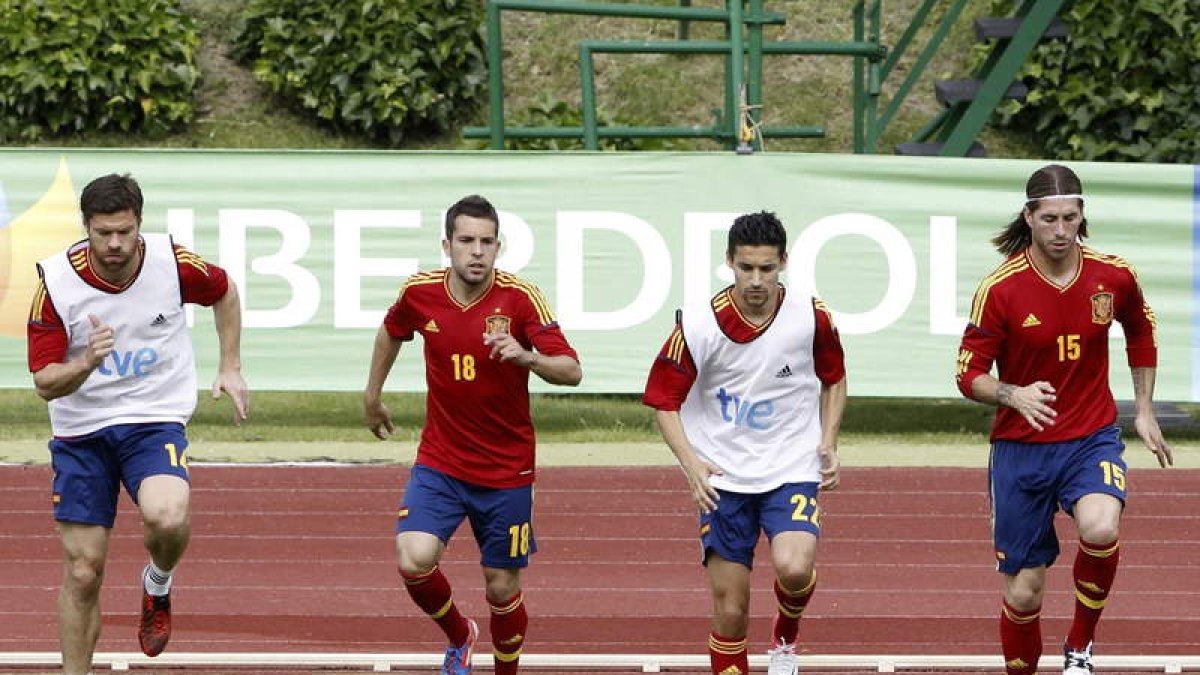 Xabi Alonso, Jordi Alba, Jesús Navas y Sergio Ramos, durante el entrenamiento de la selección.