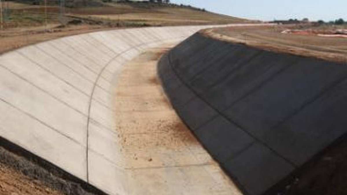 Obras de la primera fase del Canal Bajo de los Payuelos.