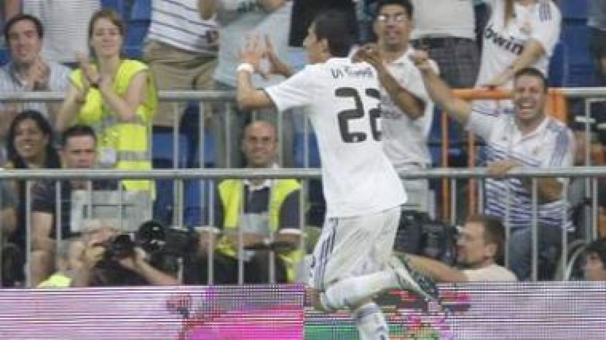 Ángel di María celebra el primer gol del Real Madrid en el partido ante el Peñarol.