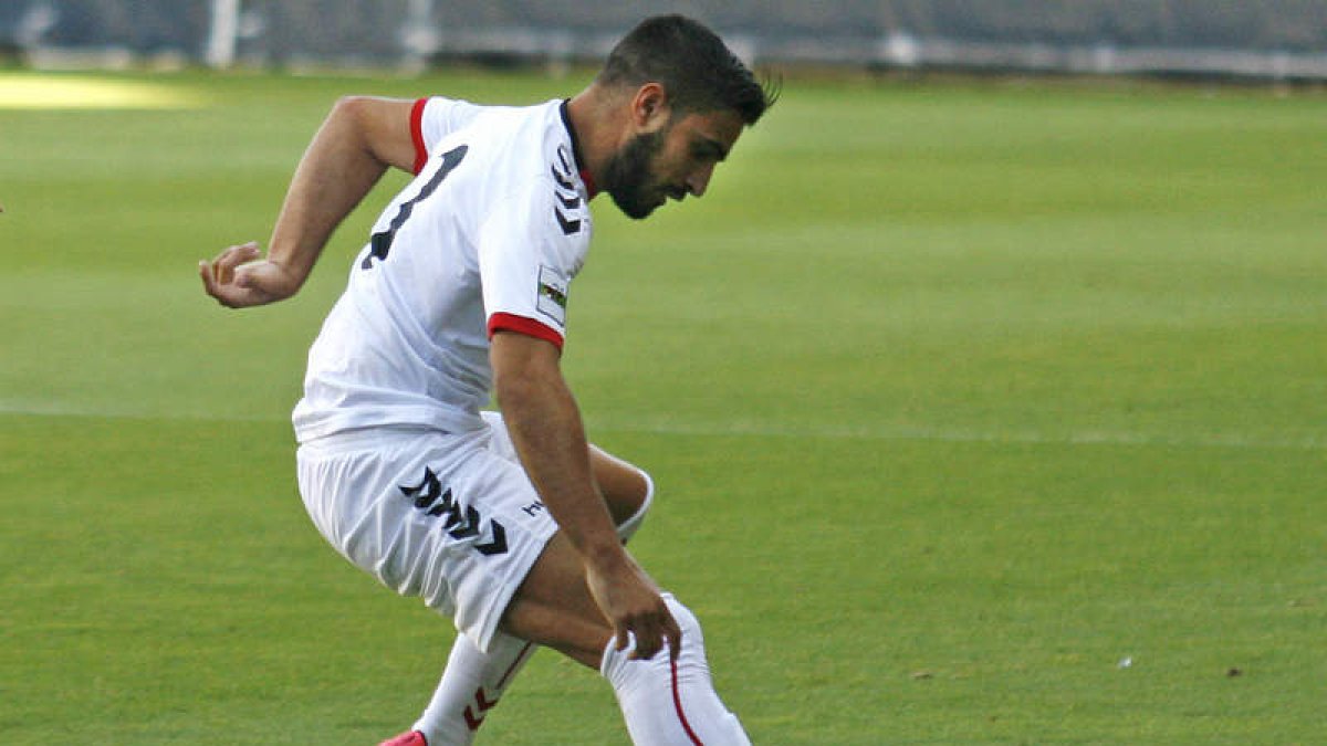 David Forniés ya está recuperado de la sobrecarga muscular y entrará en la convocatoria de nuevo frente al Madrid. F. OTERO PERANDONES